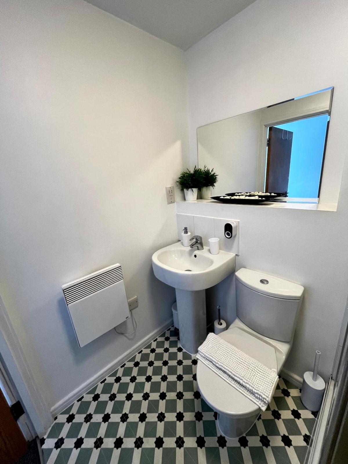Serene 2-Bed Flat With Canal Views - Coop Live & Ethiad แมนเชสเตอร์ ภายนอก รูปภาพ