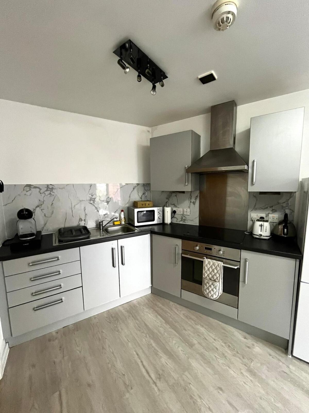 Serene 2-Bed Flat With Canal Views - Coop Live & Ethiad แมนเชสเตอร์ ภายนอก รูปภาพ